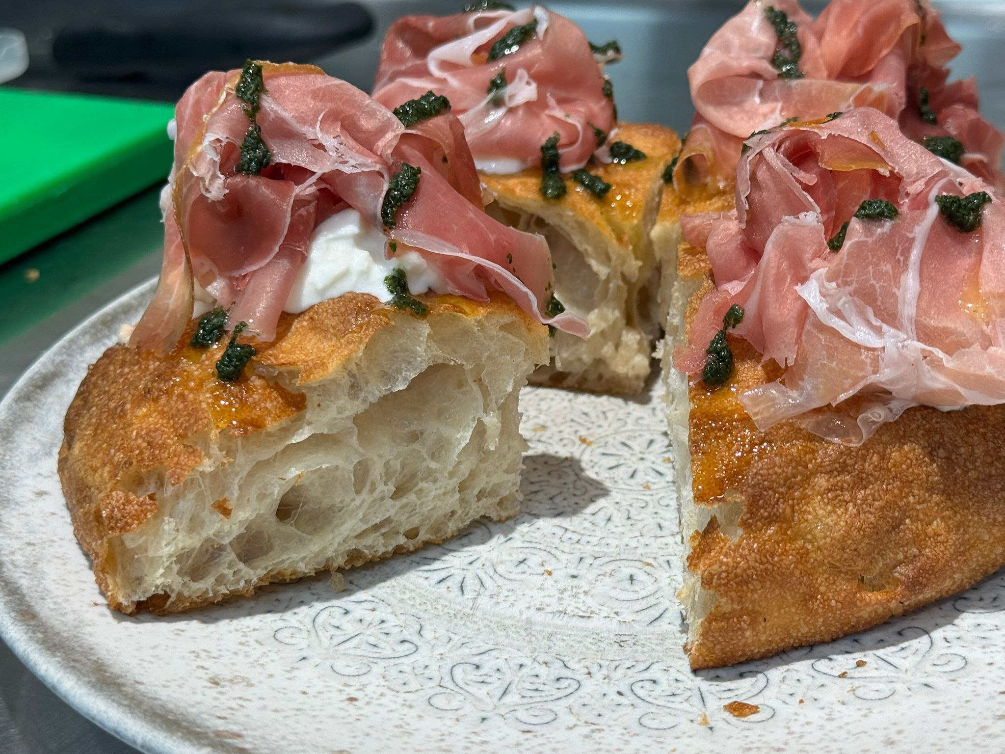 PADELLINO BURRATA E CRUDO